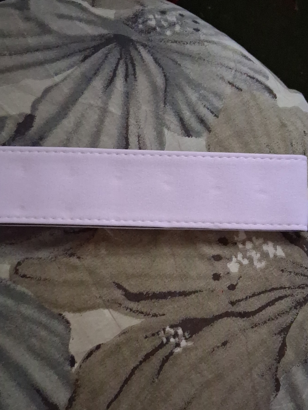White Women's Stretch Belt with Gold Ring Accent - Picture 4 of 8